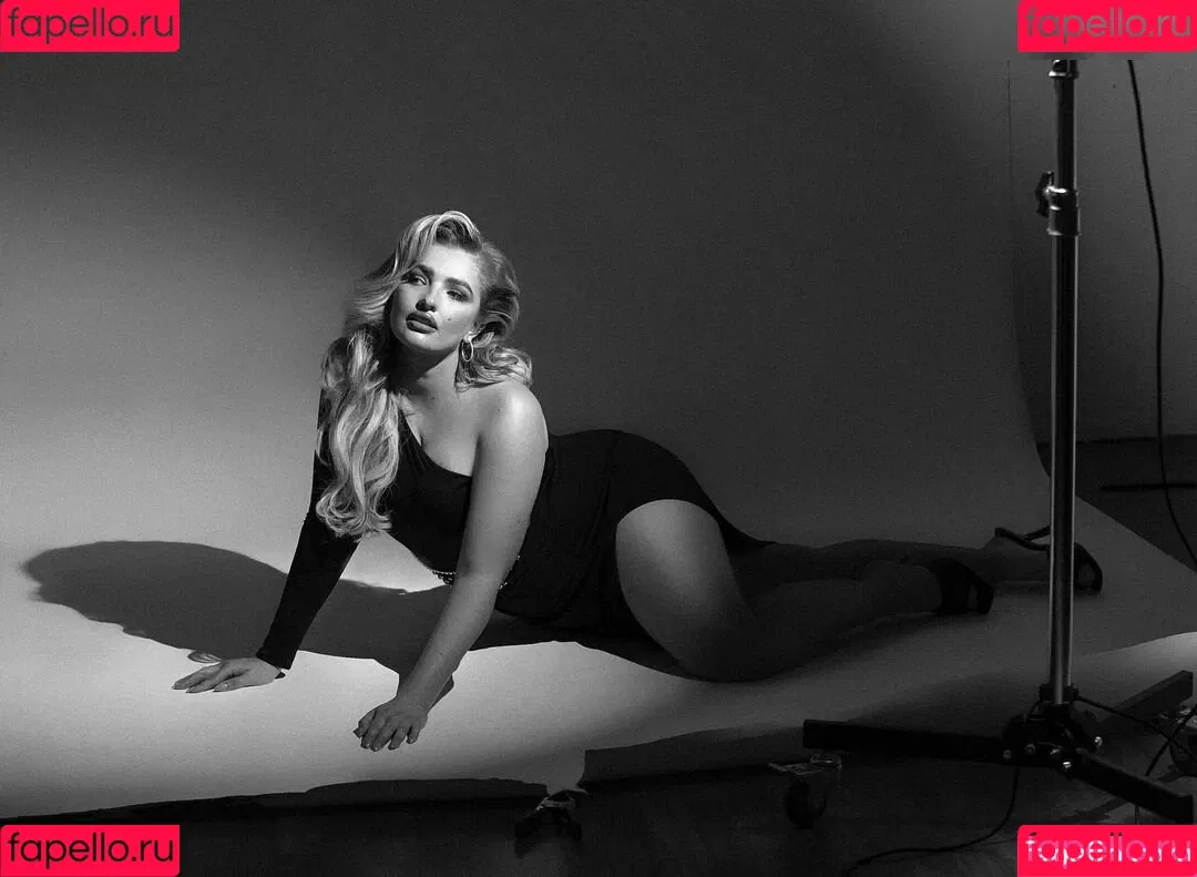 Sarina Nowak Onlyfans Photo Gallery 