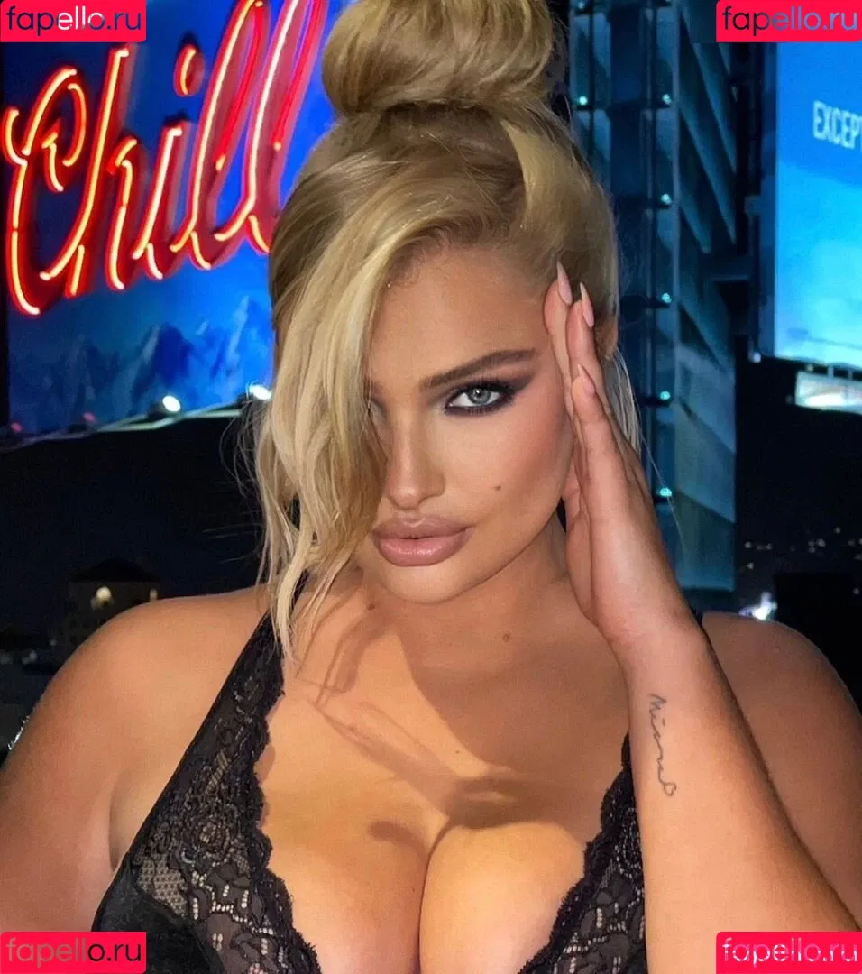 Sarina Nowak Onlyfans Photo Gallery 