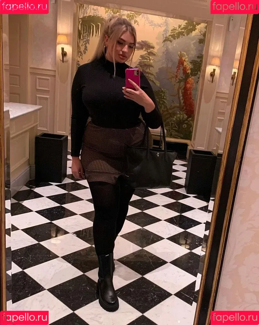 Sarina Nowak Onlyfans Photo Gallery 