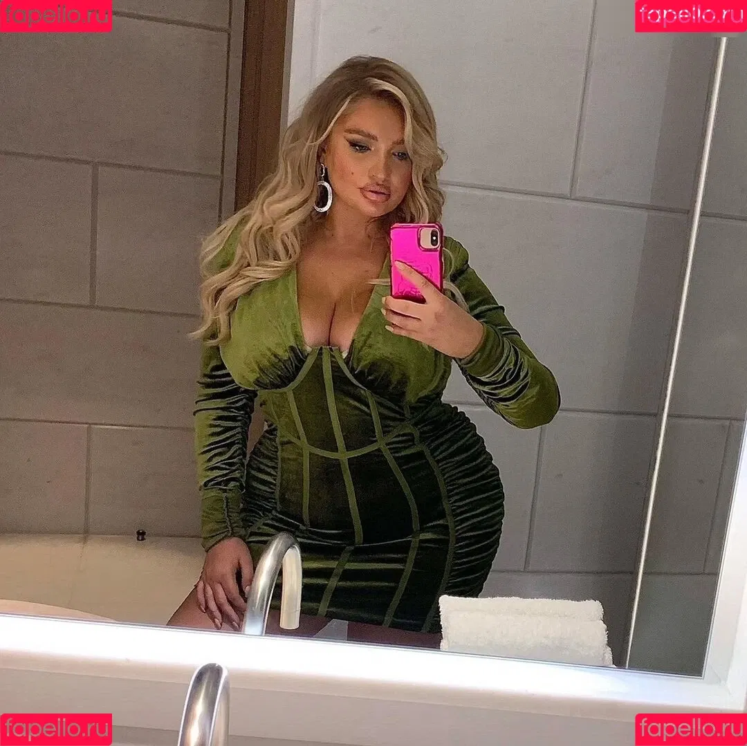 Sarina Nowak Onlyfans Photo Gallery 
