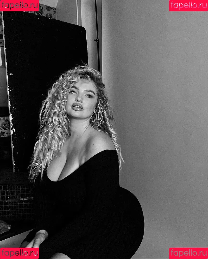 Sarina Nowak Onlyfans Photo Gallery 