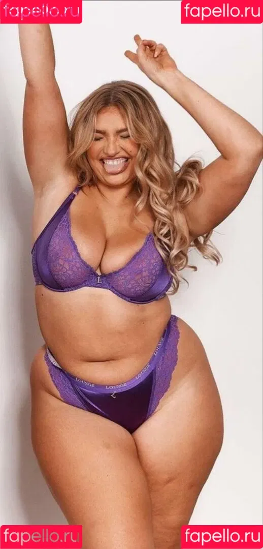 Sarina Nowak Onlyfans Photo Gallery 