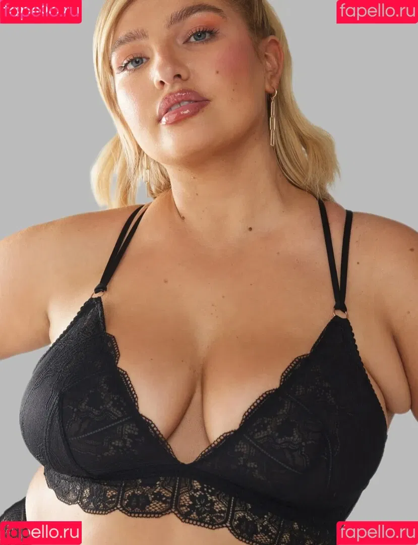 Sarina Nowak Onlyfans Photo Gallery 