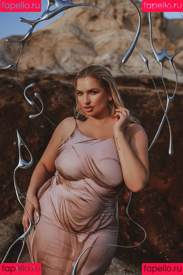 Sarina Nowak Onlyfans Photo Gallery 