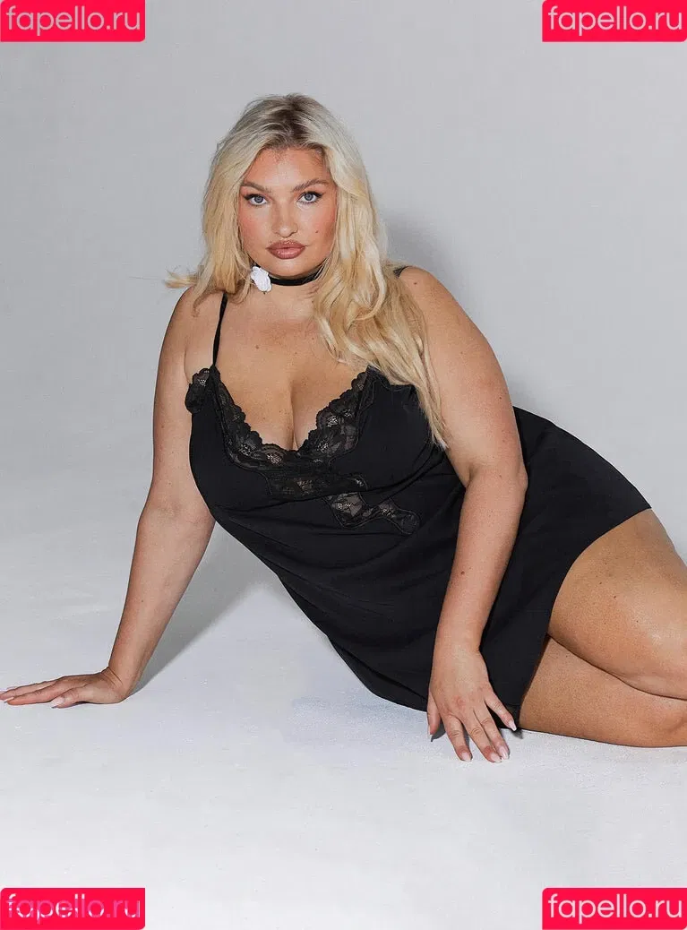 Sarina Nowak Onlyfans Photo Gallery 