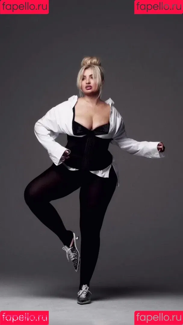 Sarina Nowak Onlyfans Photo Gallery 