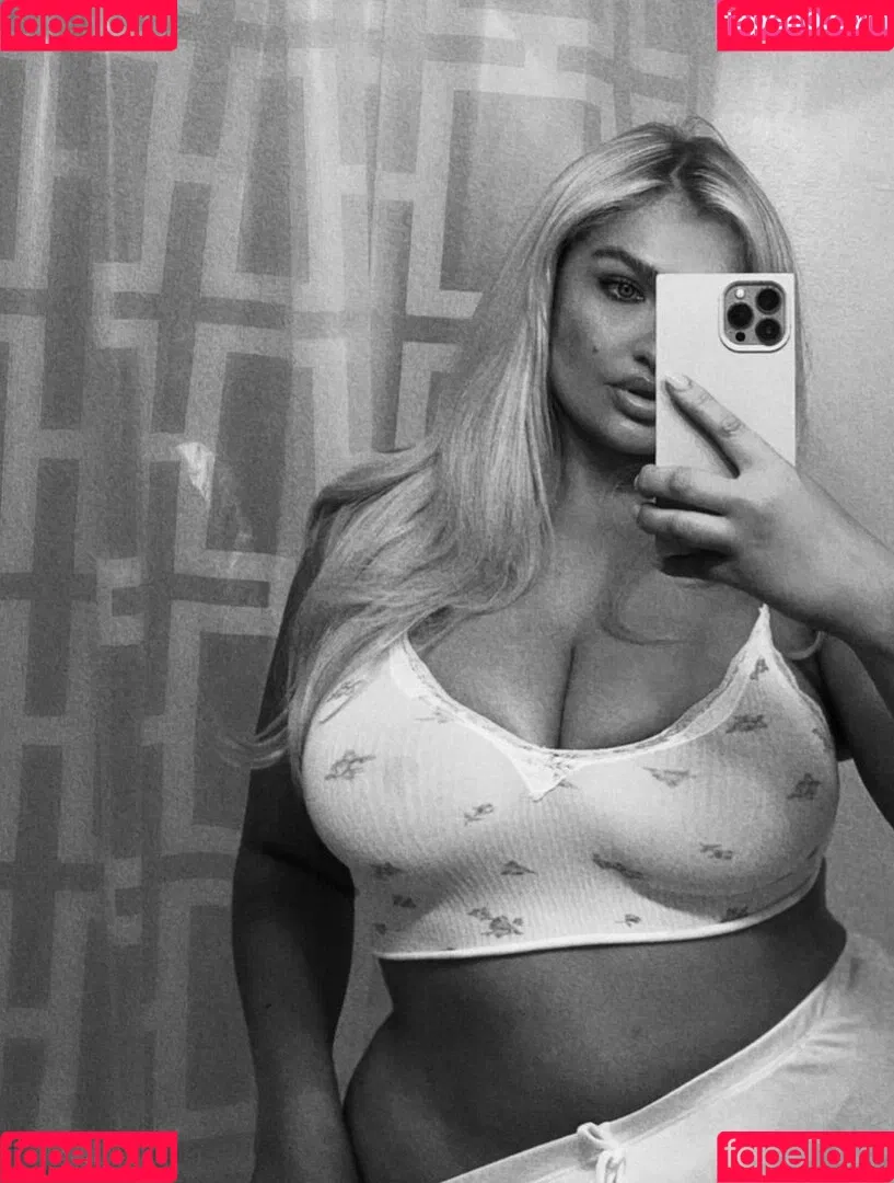 Sarina Nowak Onlyfans Photo Gallery 