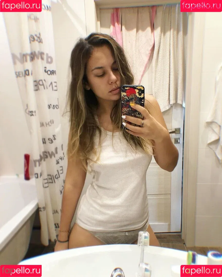 HoneyGirl Onlyfans Photo Gallery 