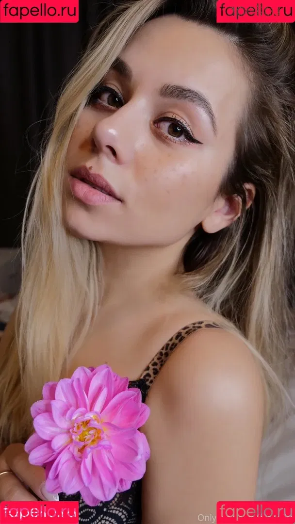 HoneyGirl Onlyfans Photo Gallery 