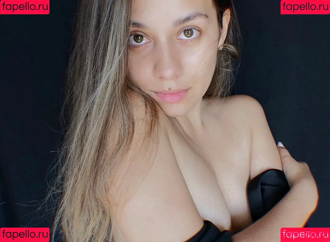 HoneyGirl Onlyfans Photo Gallery 