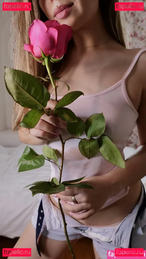 HoneyGirl Onlyfans Photo Gallery 