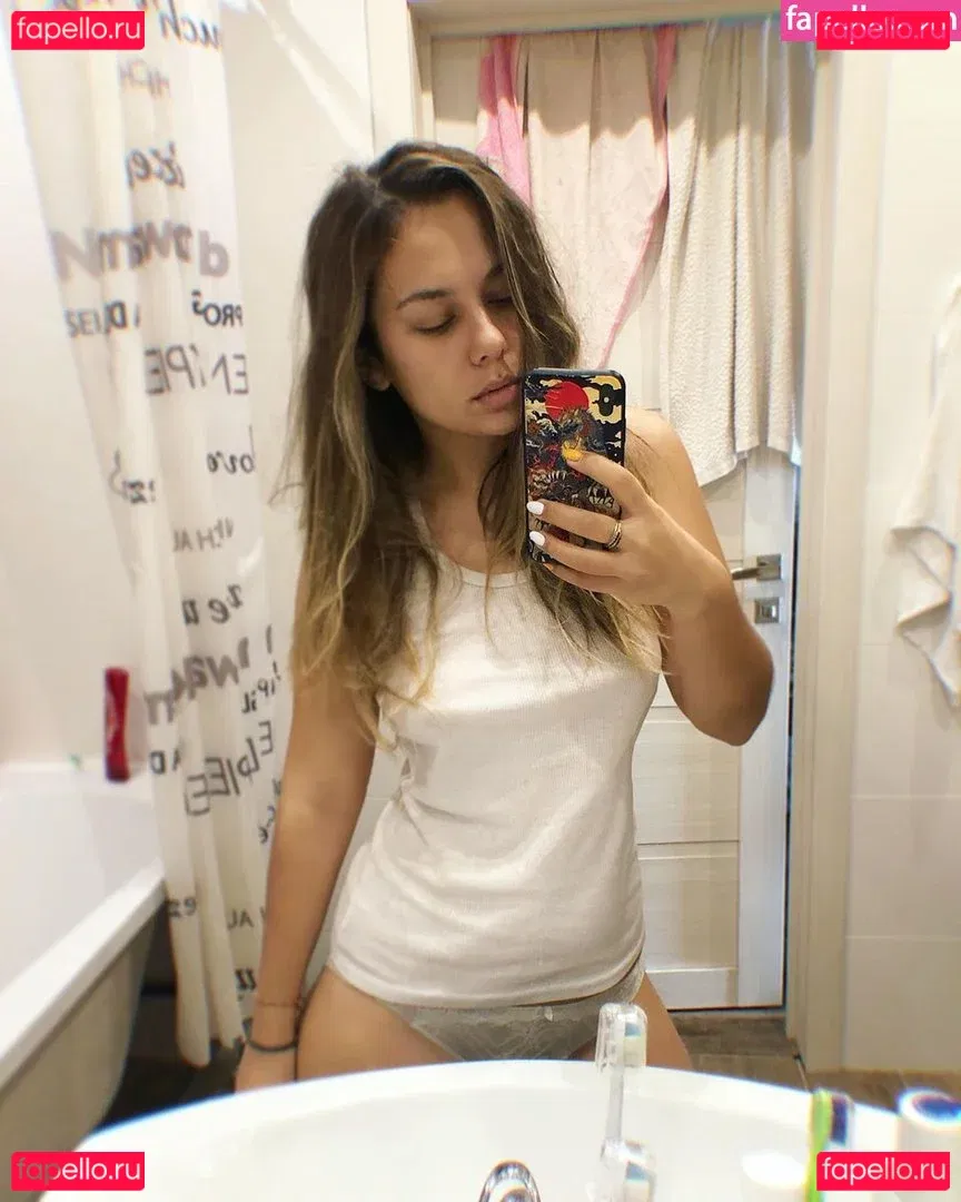 HoneyGirl Onlyfans Photo Gallery 