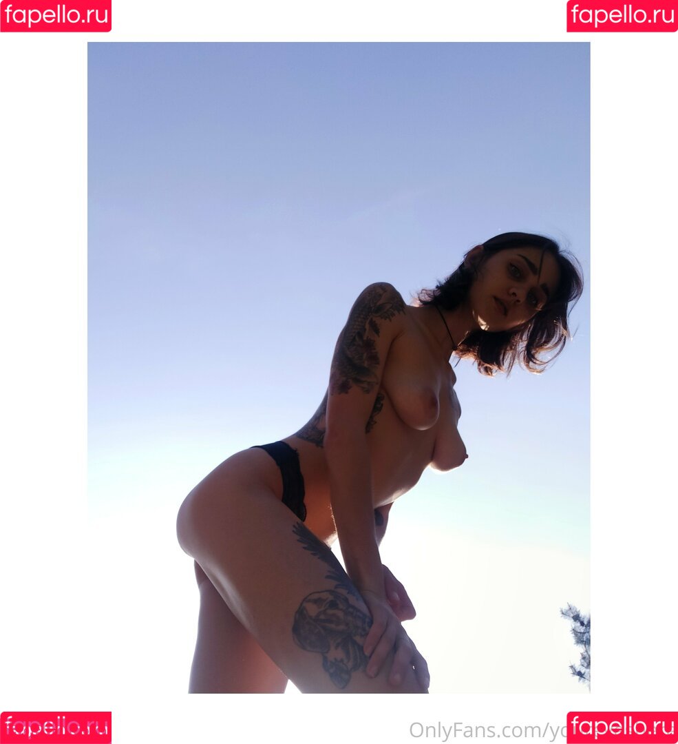 youreyeshere Onlyfans Photo Gallery 