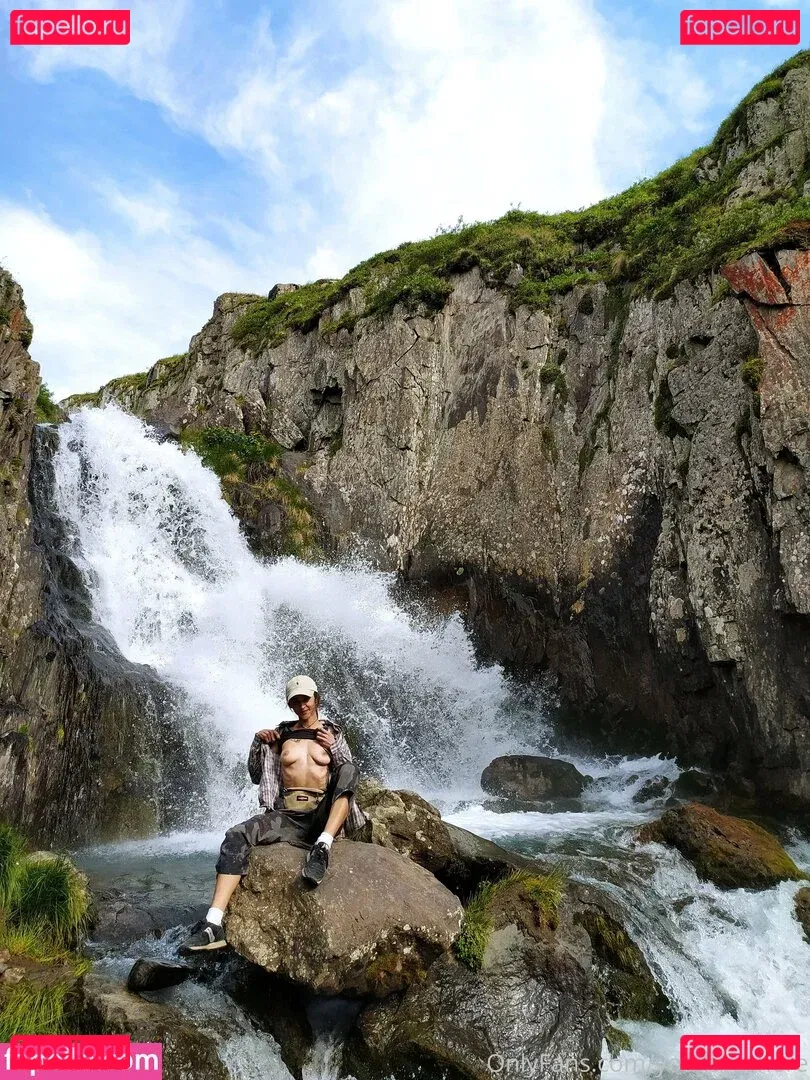 youreyeshere Onlyfans Photo Gallery 