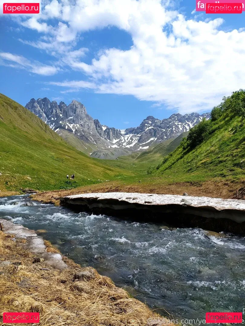 youreyeshere Onlyfans Photo Gallery 