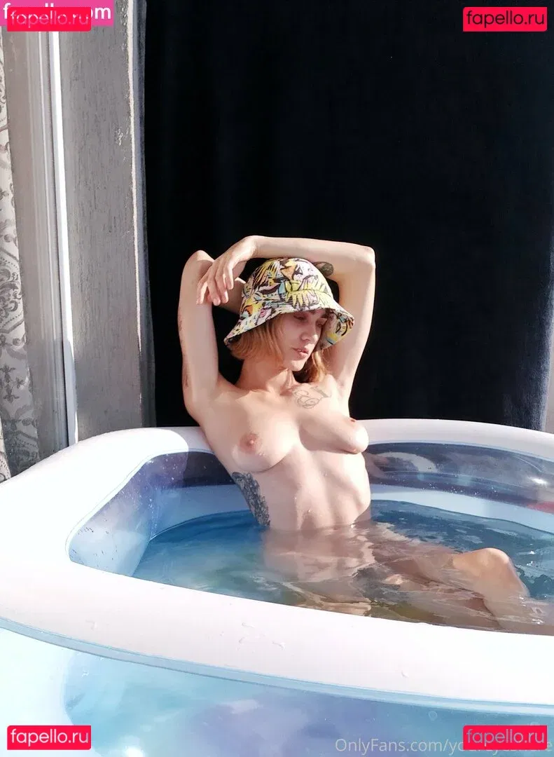 youreyeshere Onlyfans Photo Gallery 