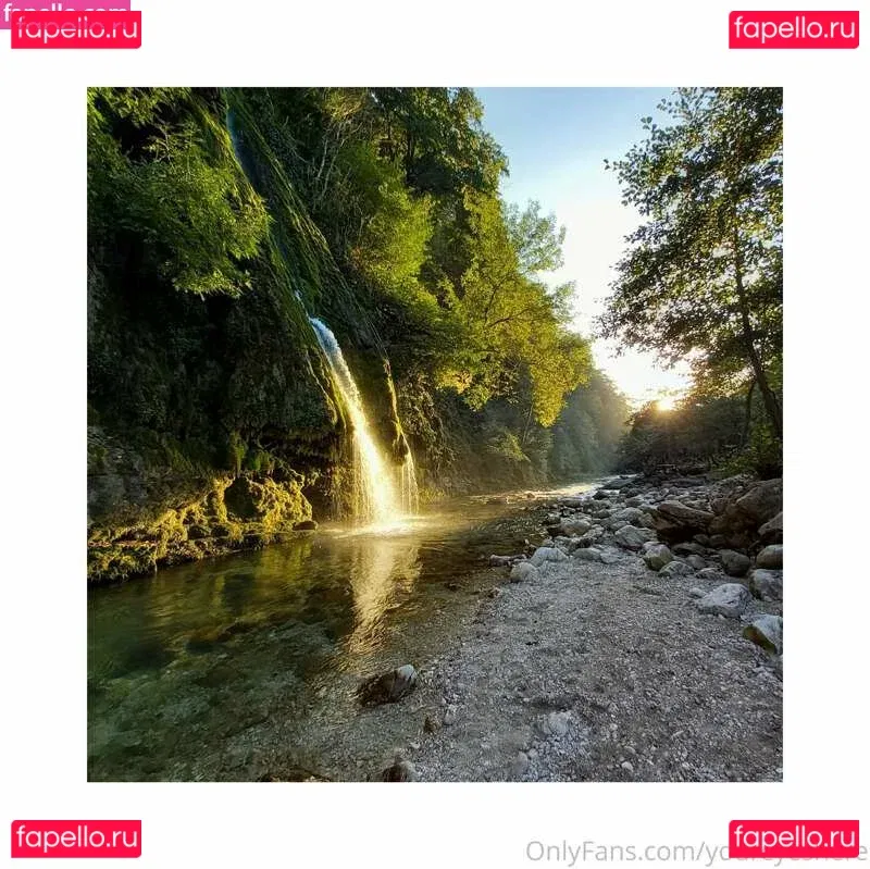 youreyeshere Onlyfans Photo Gallery 