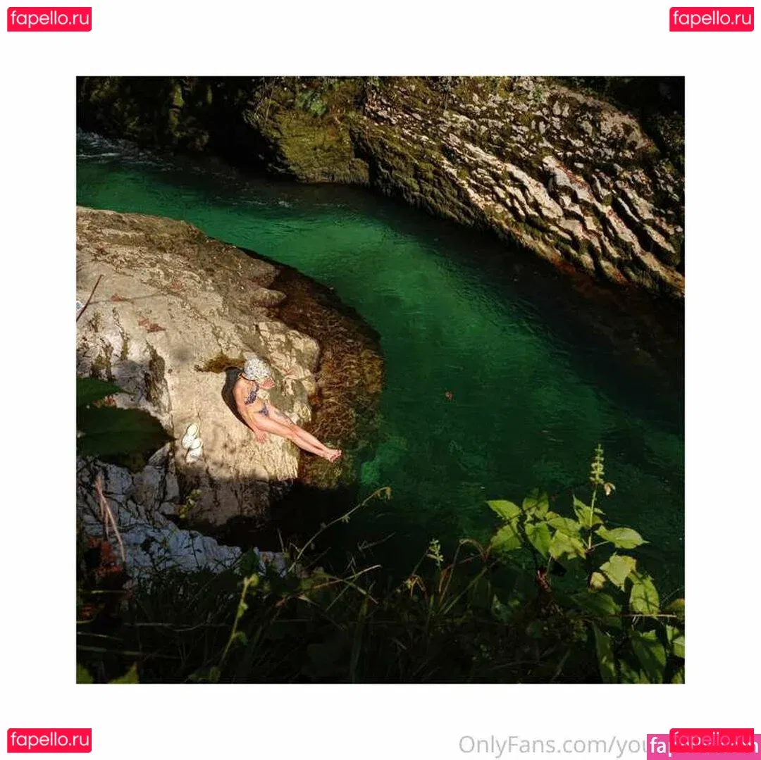 youreyeshere Onlyfans Photo Gallery 