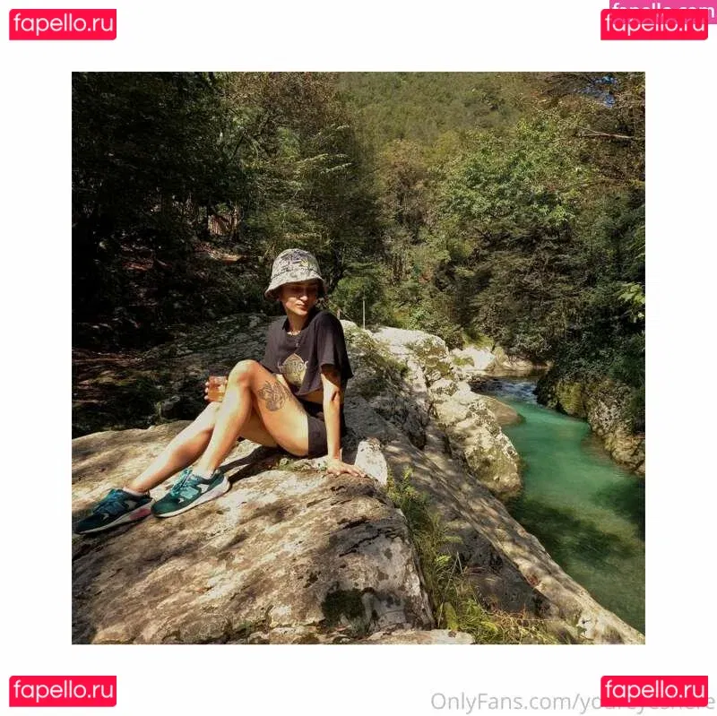 youreyeshere Onlyfans Photo Gallery 