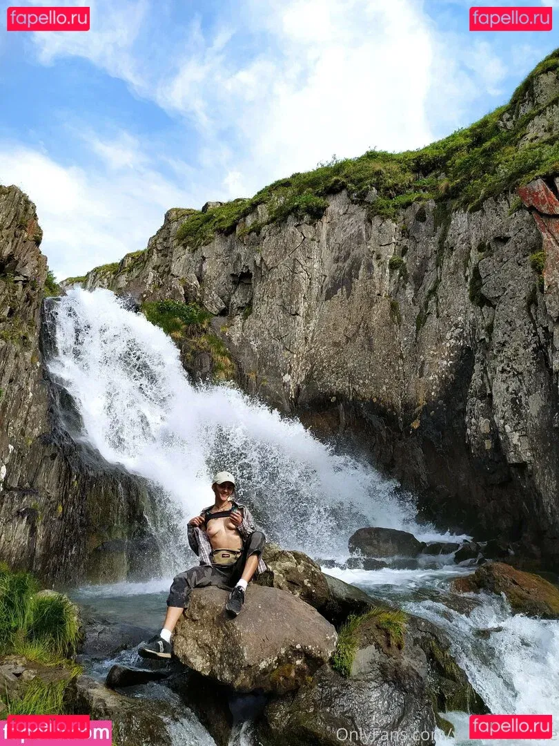 youreyeshere Onlyfans Photo Gallery 