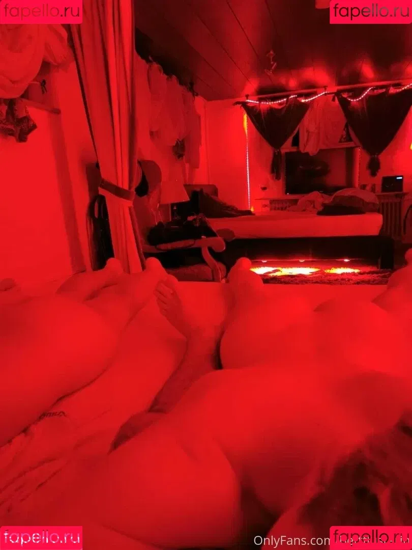Bettflüsterin Onlyfans Photo Gallery 