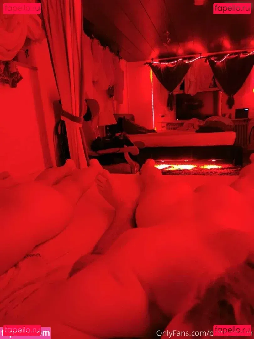 Bettflüsterin Onlyfans Photo Gallery 