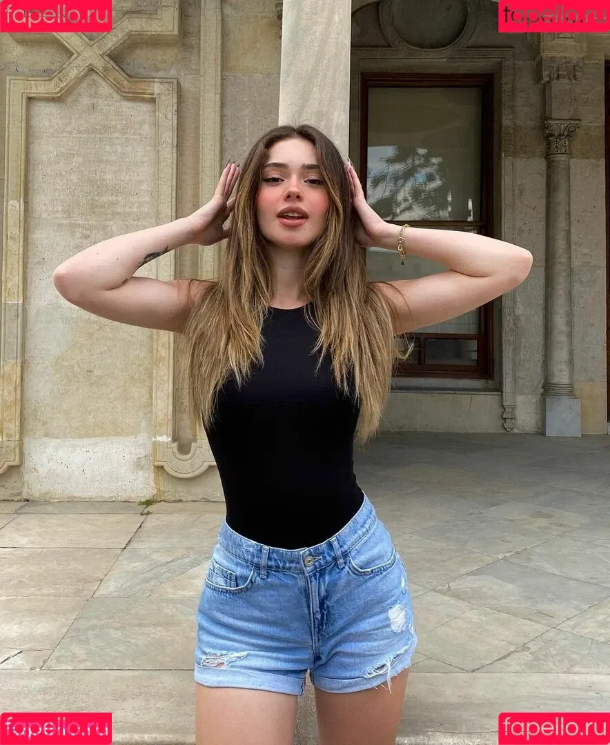 Melike Saygın Onlyfans Photo Gallery 