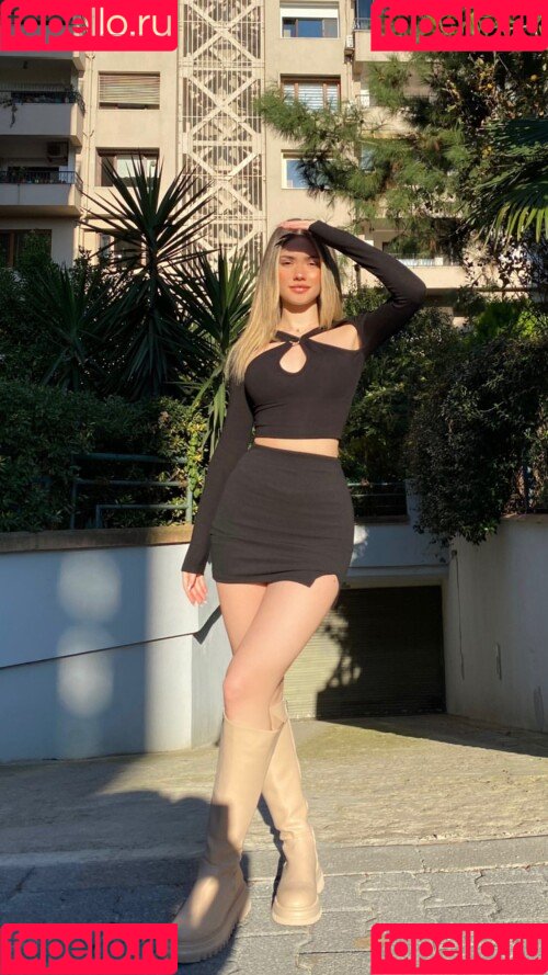 Melike Saygın Onlyfans Photo Gallery 