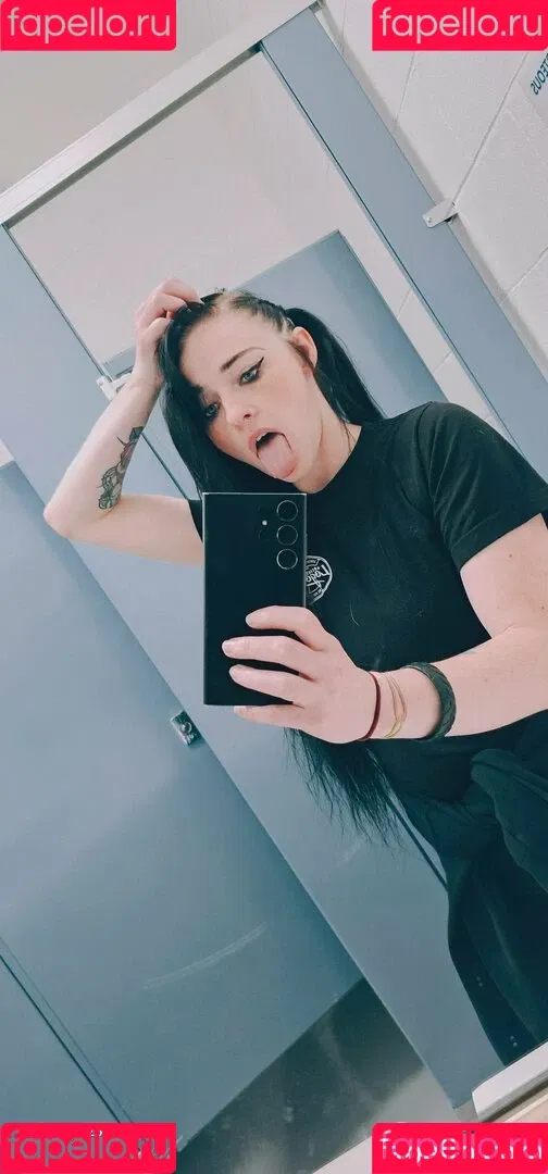 ariel.morningstar21 Onlyfans Photo Gallery 