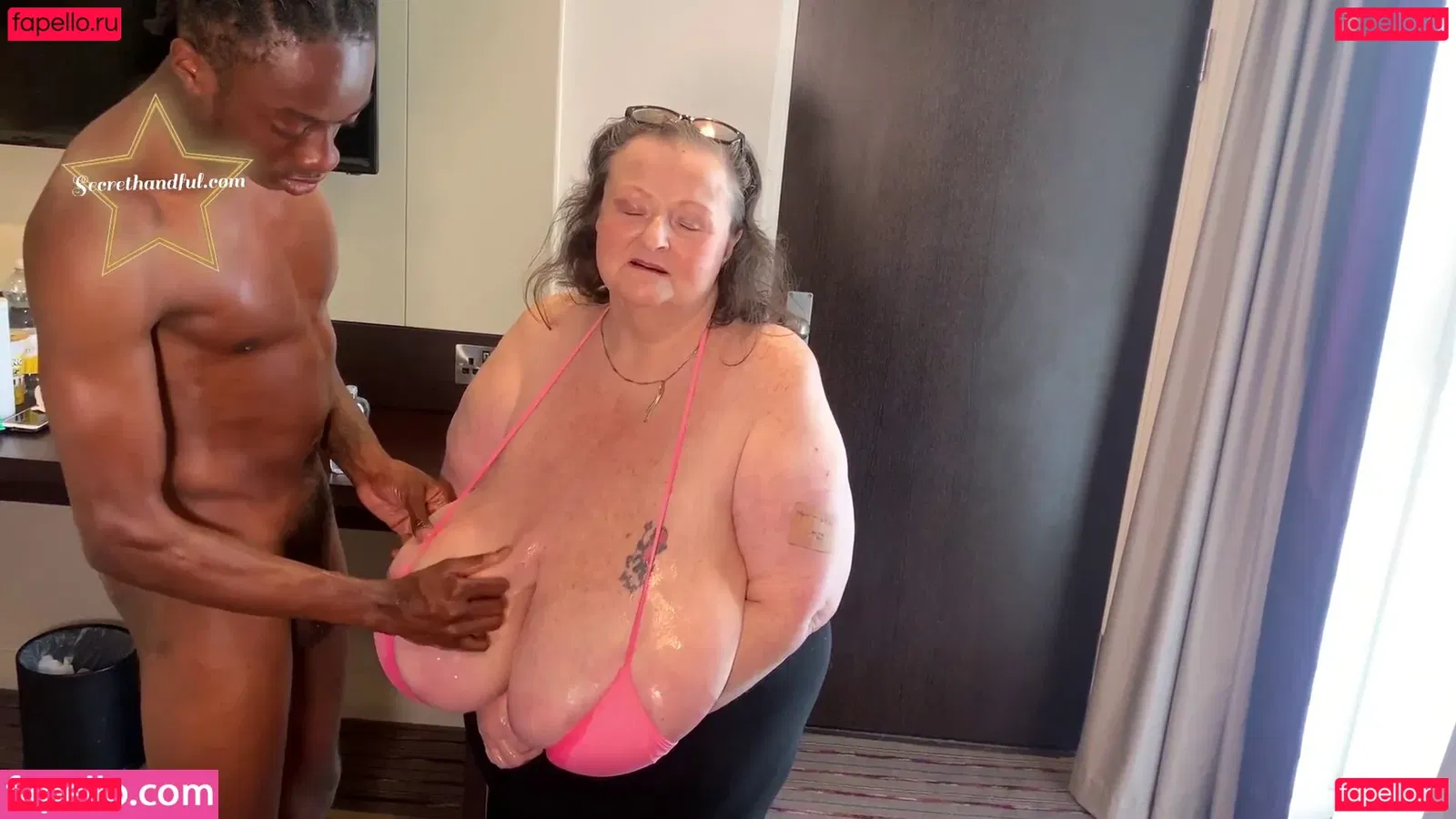 Secrethandful Onlyfans Photo Gallery 