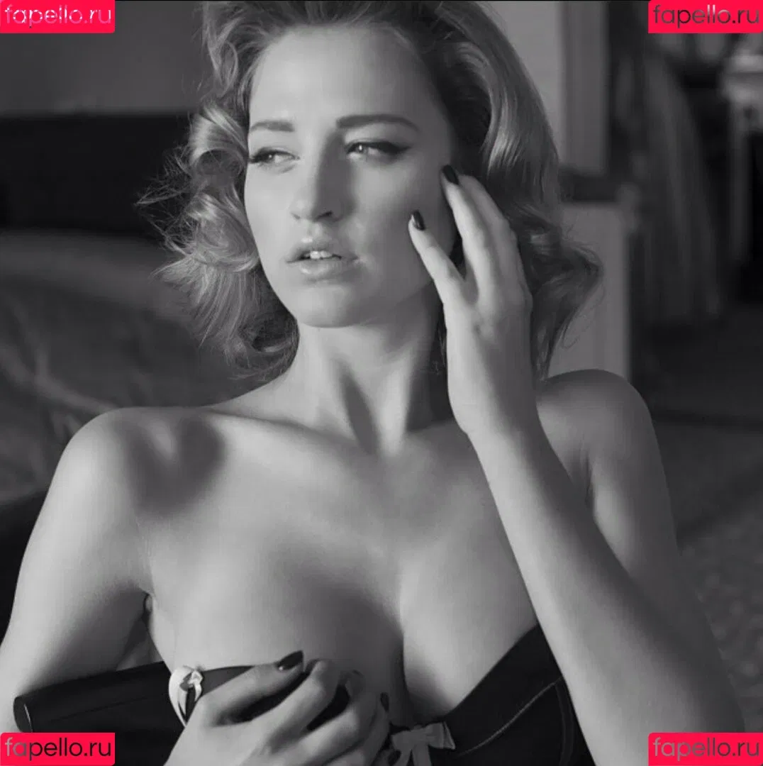 Gabby Downing Onlyfans Photo Gallery 