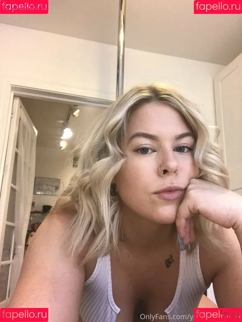 nakedgirloninternet Onlyfans Photo Gallery 