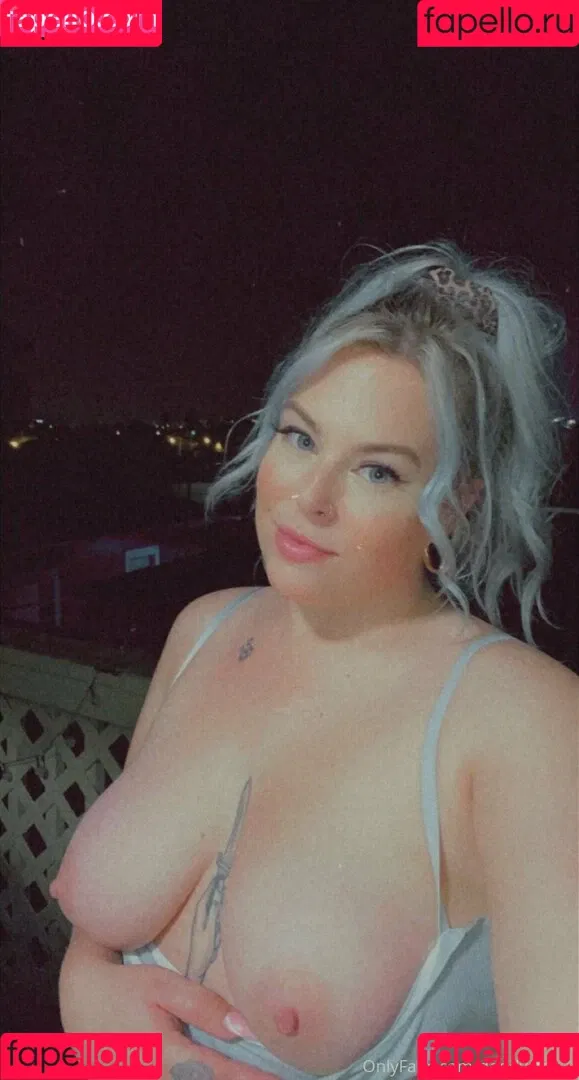 nakedgirloninternet Onlyfans Photo Gallery 