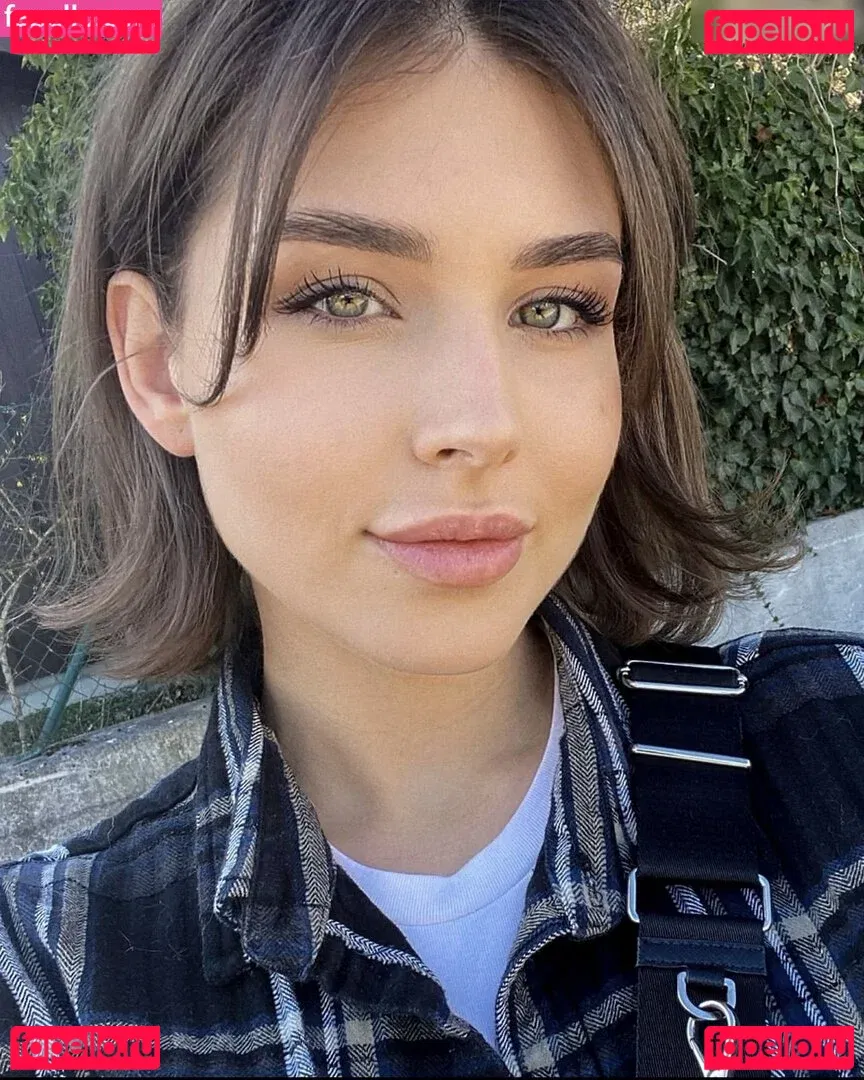 Zoe Matthea Onlyfans Photo Gallery 