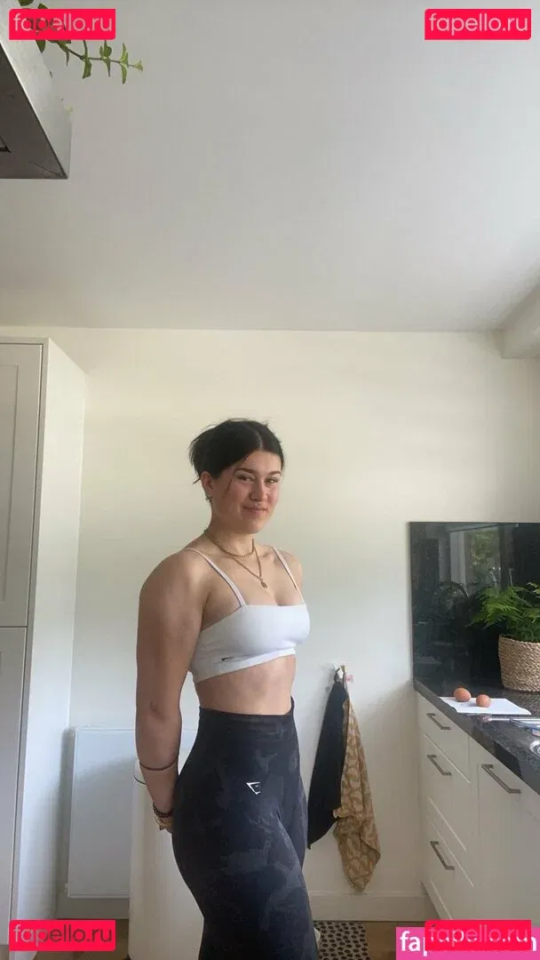 bellaahh42 Onlyfans Photo Gallery 