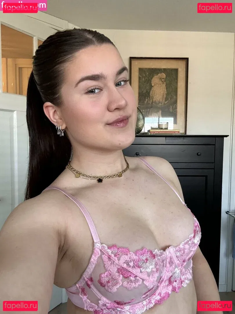 bellaahh42 Onlyfans Photo Gallery 