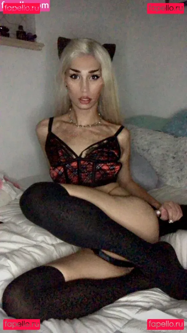 sadgirlamber Onlyfans Photo Gallery 
