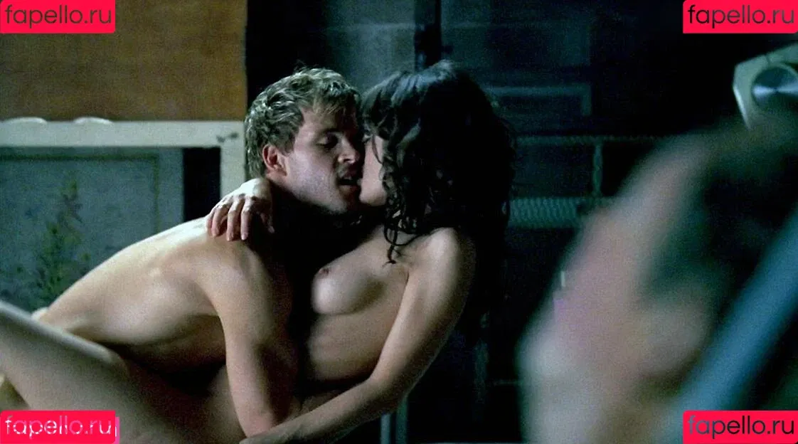 Lizzy Caplan Onlyfans Photo Gallery 