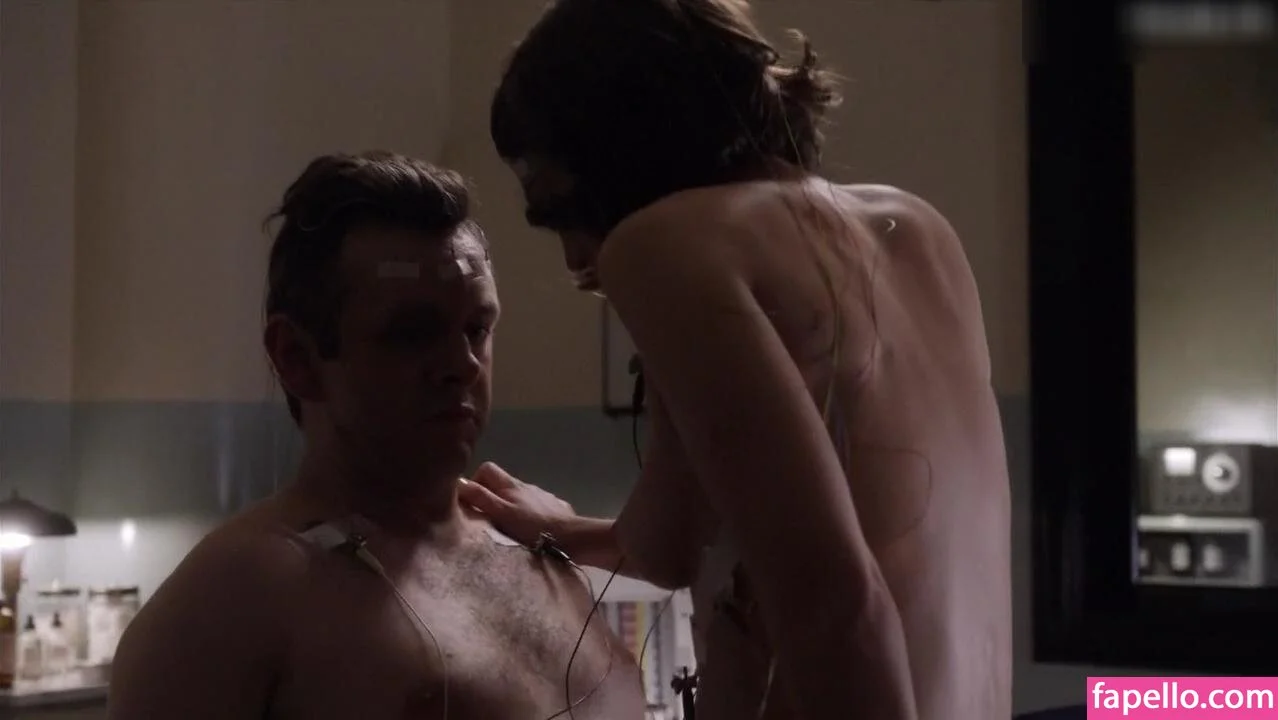 Lizzy Caplan Onlyfans Photo Gallery 