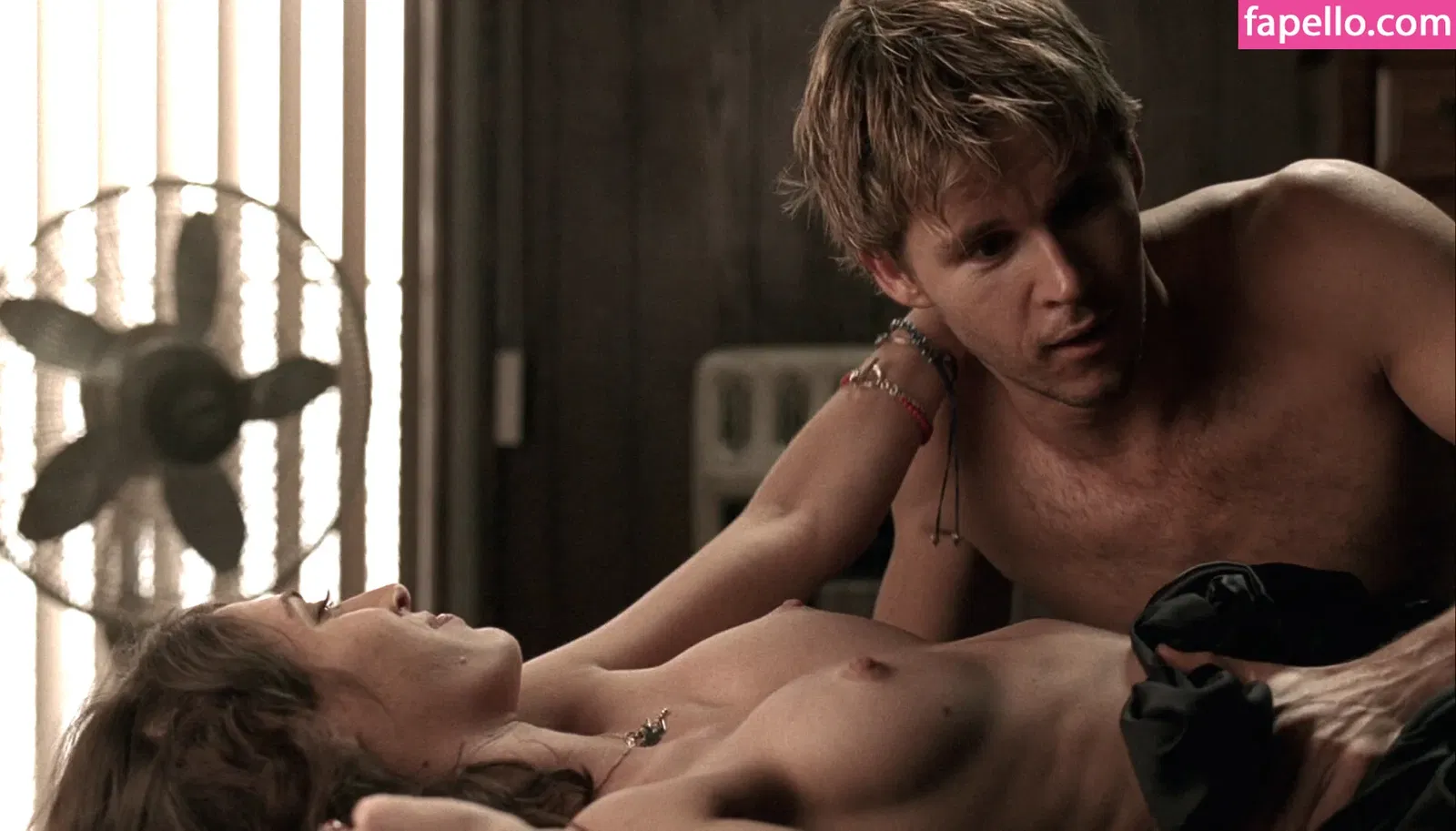 Lizzy Caplan Onlyfans Photo Gallery 