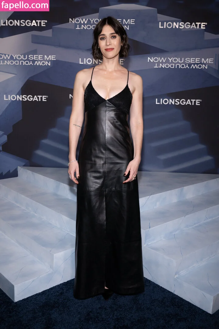 Lizzy Caplan Onlyfans Photo Gallery 