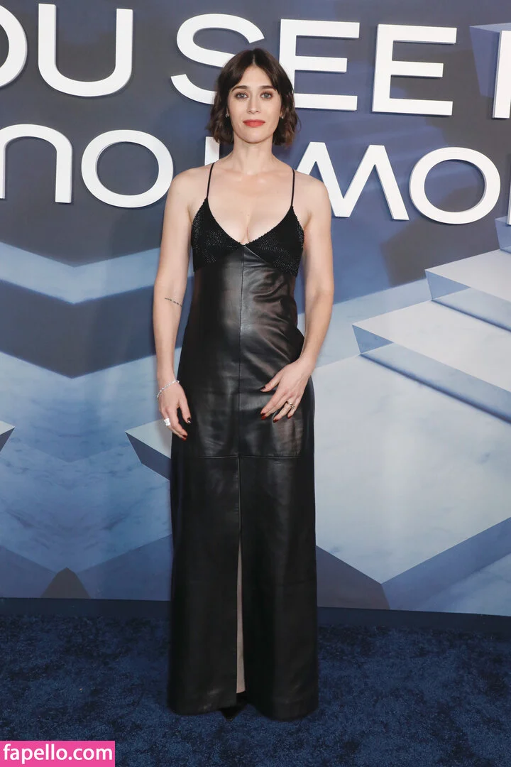 Lizzy Caplan Onlyfans Photo Gallery 