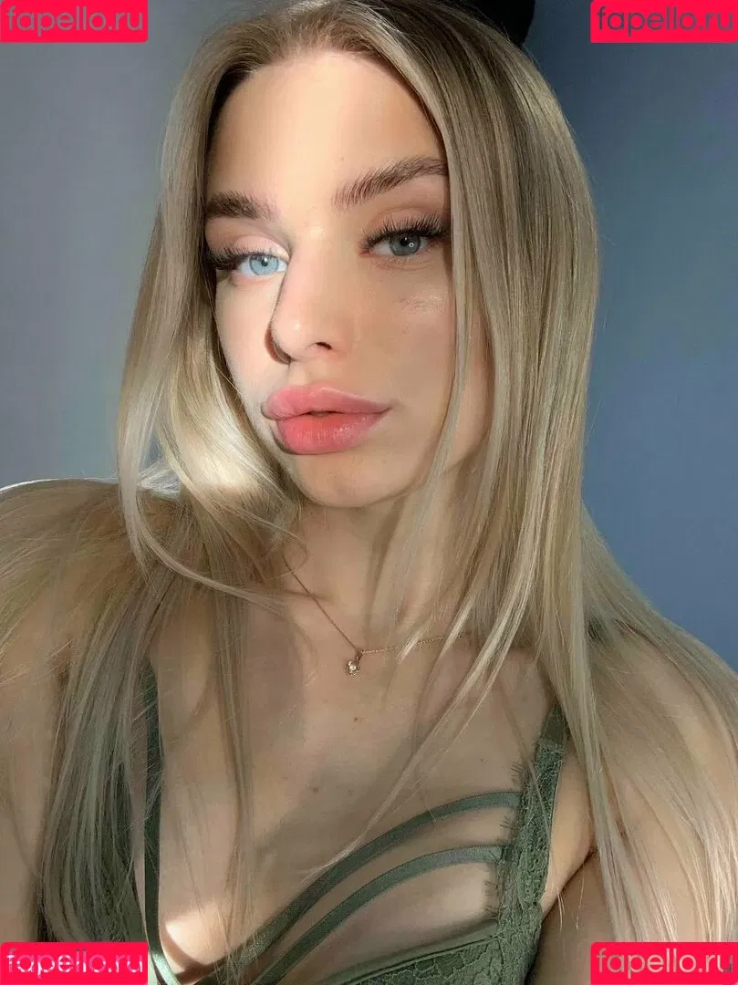 blondyaria Onlyfans Photo Gallery 