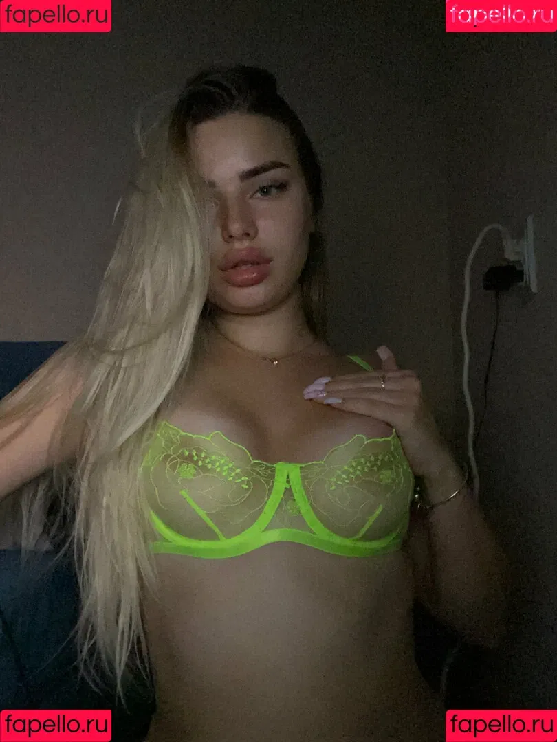 blondyaria Onlyfans Photo Gallery 