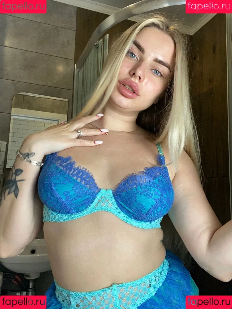 blondyaria Onlyfans Photo Gallery 