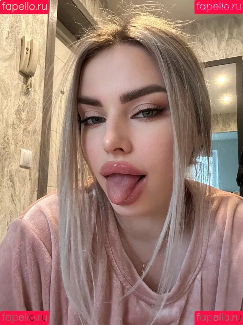 blondyaria Onlyfans Photo Gallery 