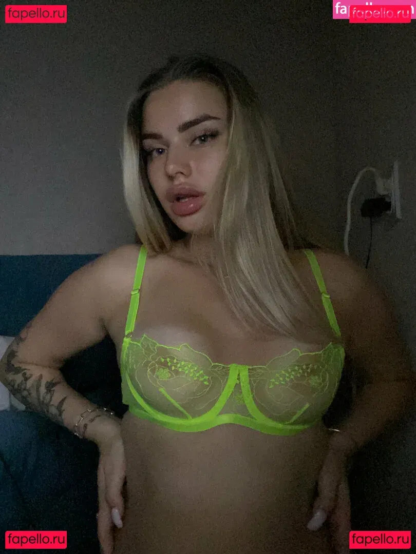 blondyaria Onlyfans Photo Gallery 