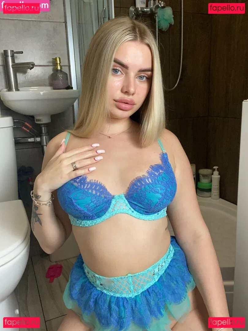 blondyaria Onlyfans Photo Gallery 