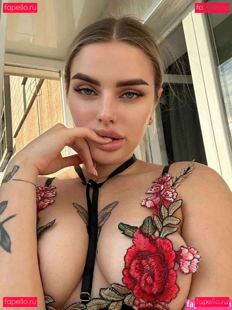 blondyaria Onlyfans Photo Gallery 