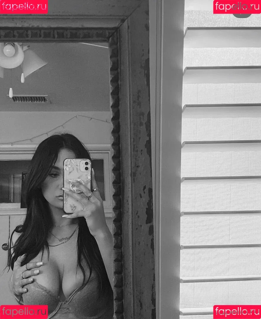 Kelly Meinhart Onlyfans Photo Gallery 